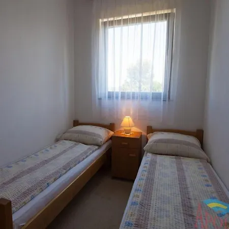 Spacious With Terrace In Apartment