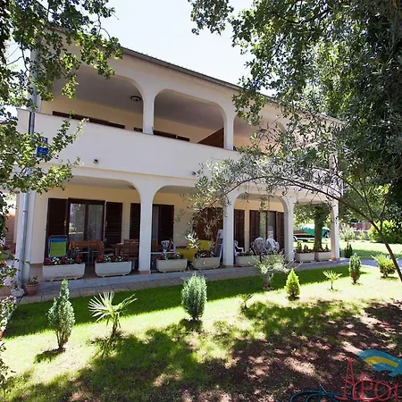 Apartment Spacious With Terrace In