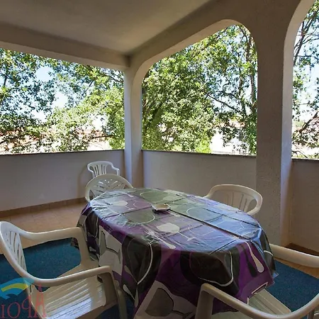 Apartment Spacious With Terrace In Malinska