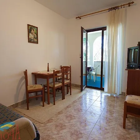 Spacious With Terrace In