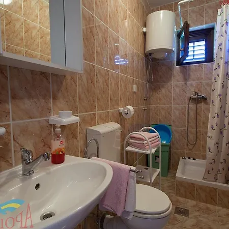 Spacious With Terrace In Malinska